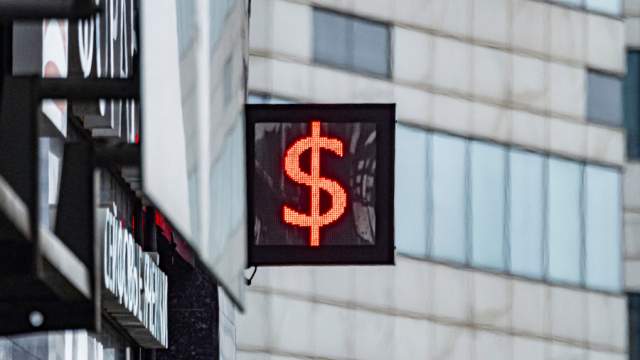 Фото - Аналитик спрогнозировал рост курса доллара до 65 рублей
