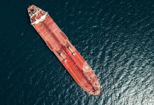 Фото - WSJ: перепродажа доставленной морем российской нефти не подпадет под действие потолка цен
